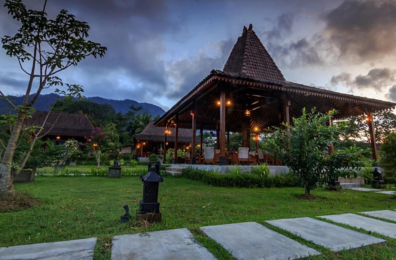 Balkondes Majaksingi Jasamarga Magelang Exterior photo